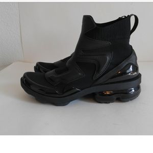 NIKE Air VaporMax Light II